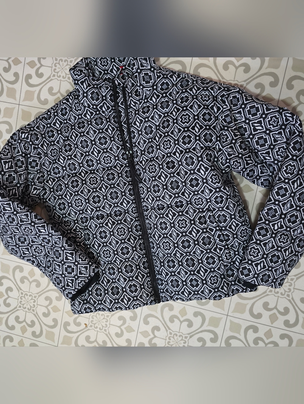 Skechers Women’s Size Medium Blue White Geometric Print Puffer Jacket! NWOT